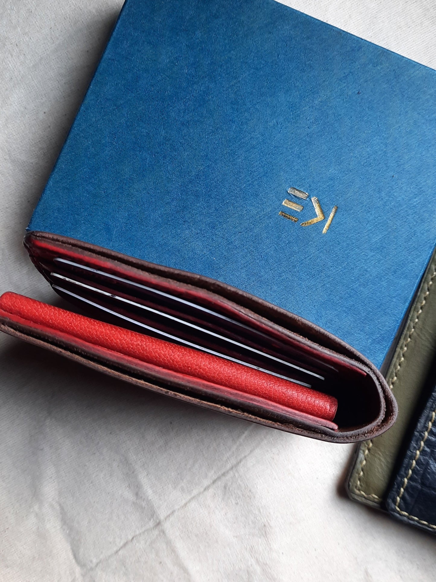CLASSIC Bifold Wallet